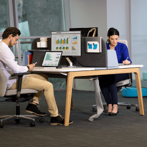 Levitate biuro baldai kolegos prie medžio stalo Nowy Styl