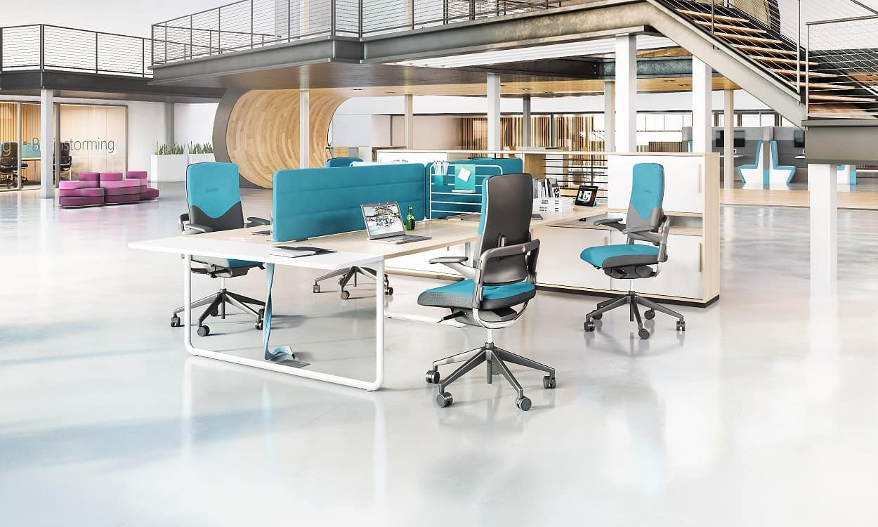 Play&Work biuro baldai: turkio kėdės prie balto stalo +60 % našumo Nowy Styl