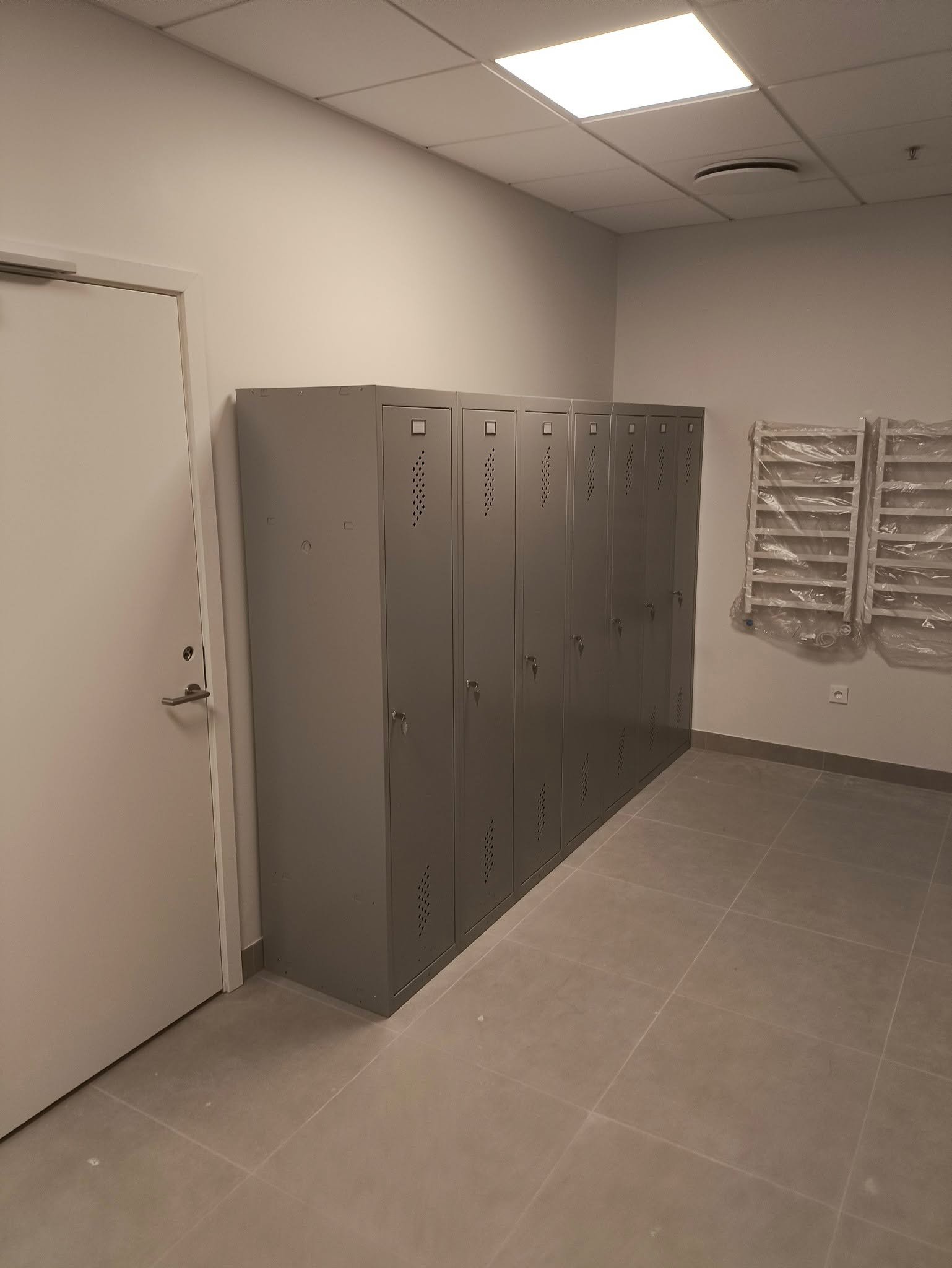 Persirengimo spintelė ML 21 6 persirengimo spinteles sandeliui